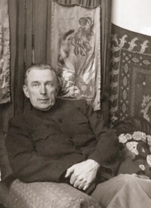 БНА в кресле (Копировать).png
