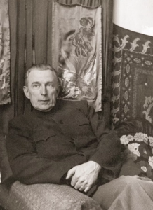 БНА в кресле (Копировать).png